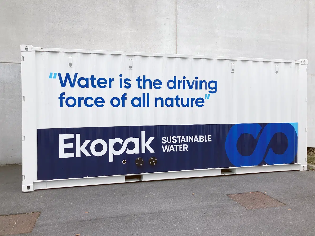 Mobile water treatment installation, rental container
